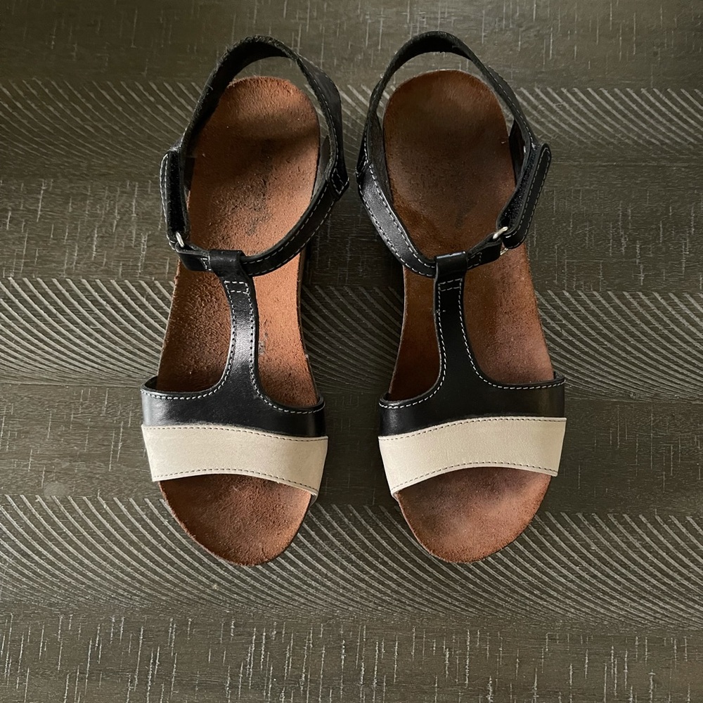 Size 8 leather platform sandal